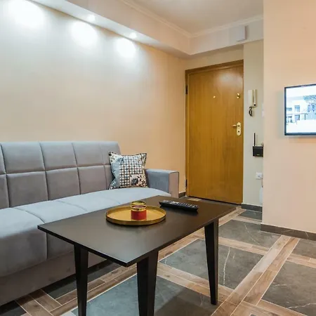 56m² 2 Slaapkamer, 1 Privé Badkamer In Binnenstad * Thessaloniki