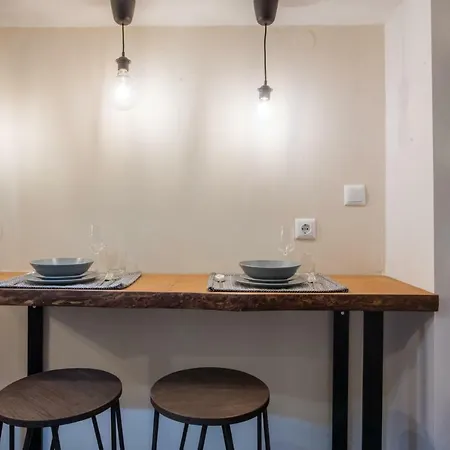 56m² 2 Slaapkamer, 1 Privé Badkamer In Binnenstad * Thessaloniki